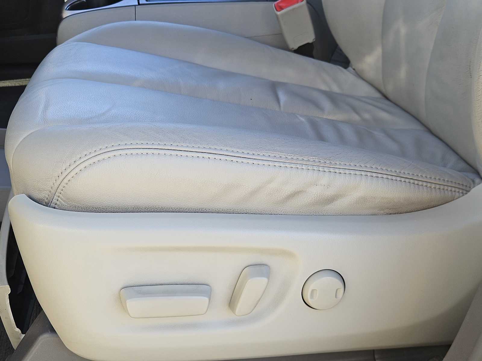 Thumbnail: 2011 Toyota Sienna - 23