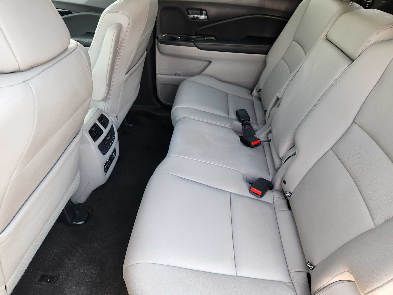 Thumbnail: 2017 Honda Pilot - 31