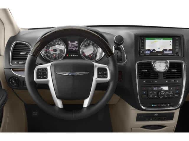 Thumbnail: 2015 Chrysler Town & Country - 9