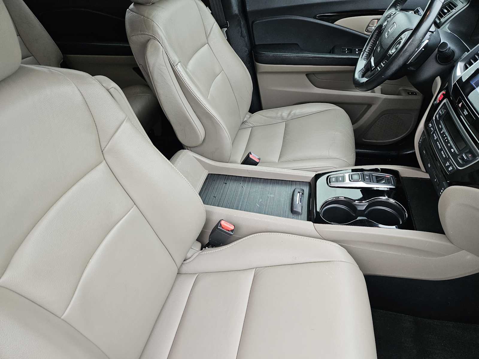 Thumbnail: 2017 Honda Pilot - 14