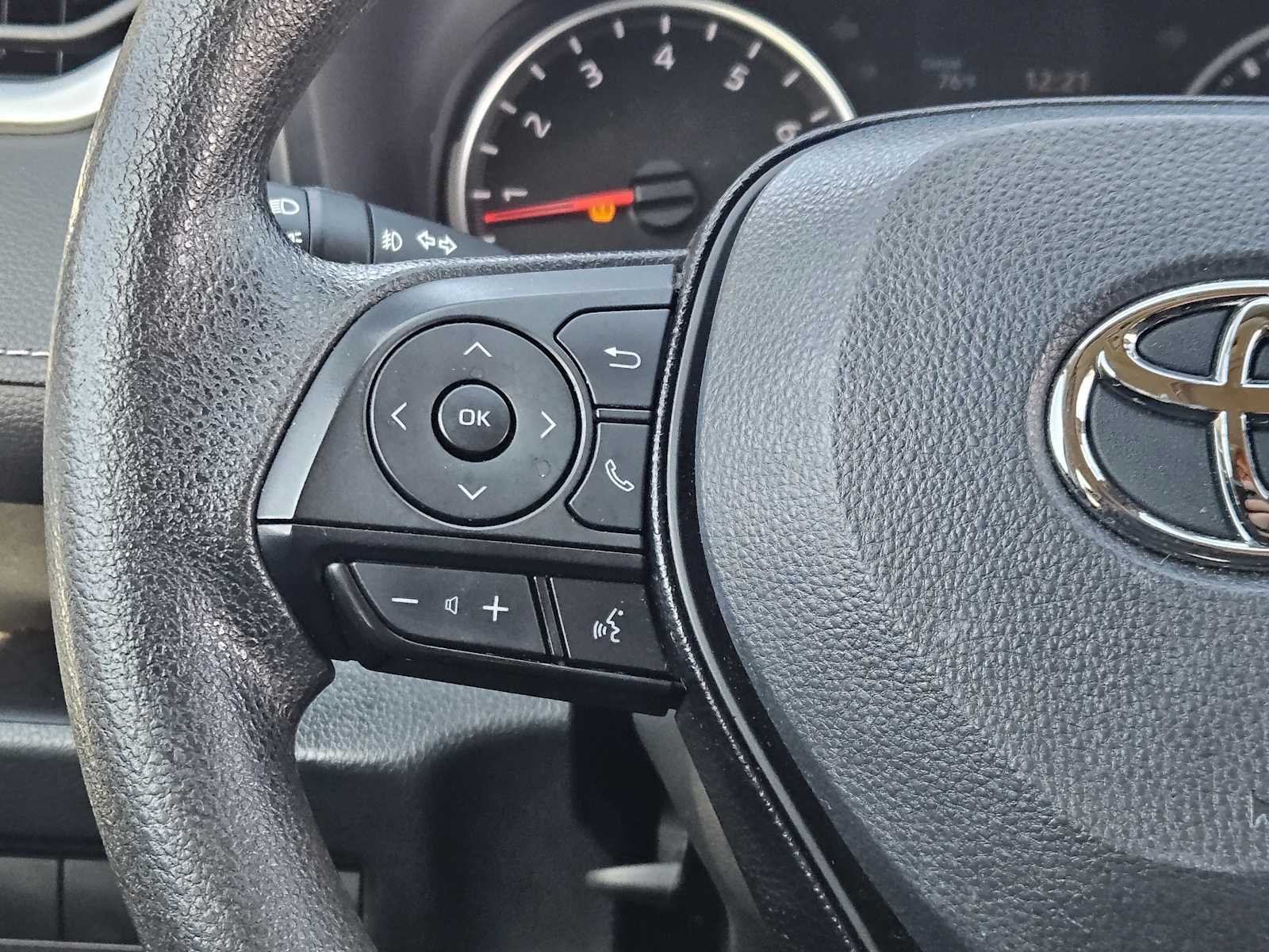 Thumbnail: 2021 Toyota RAV4 - 27