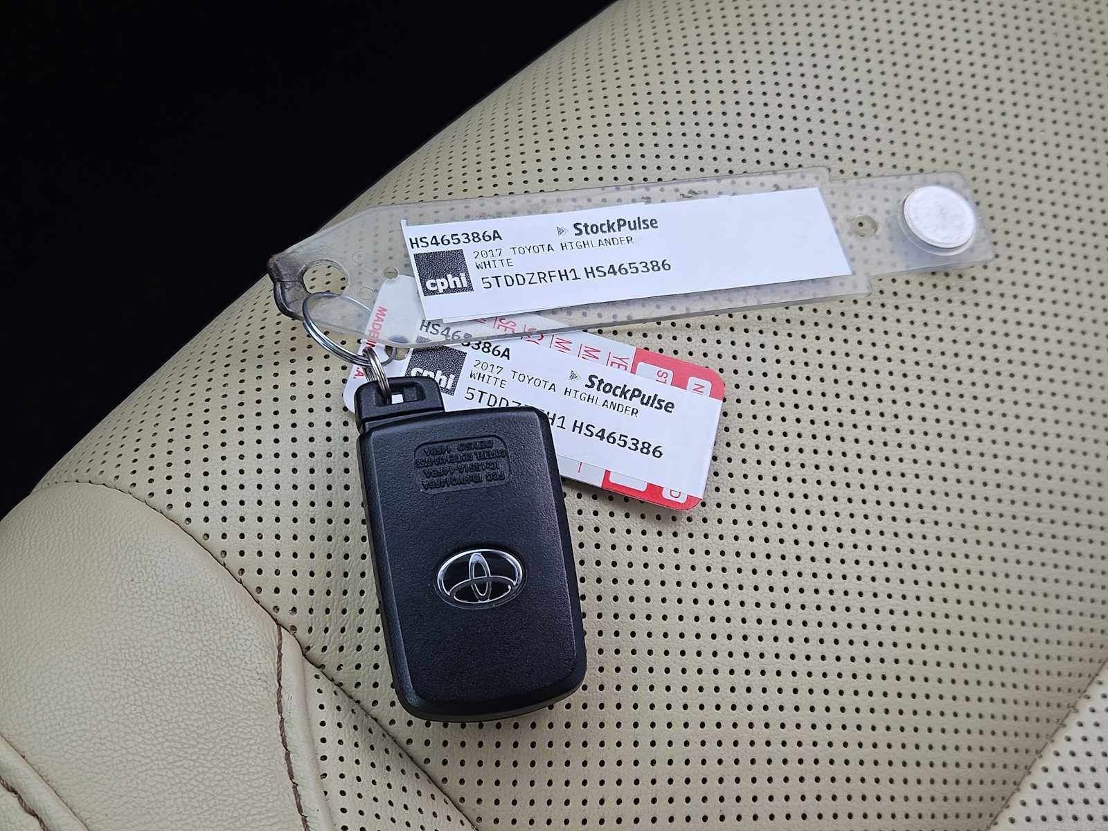 Thumbnail: 2017 Toyota Highlander - 34