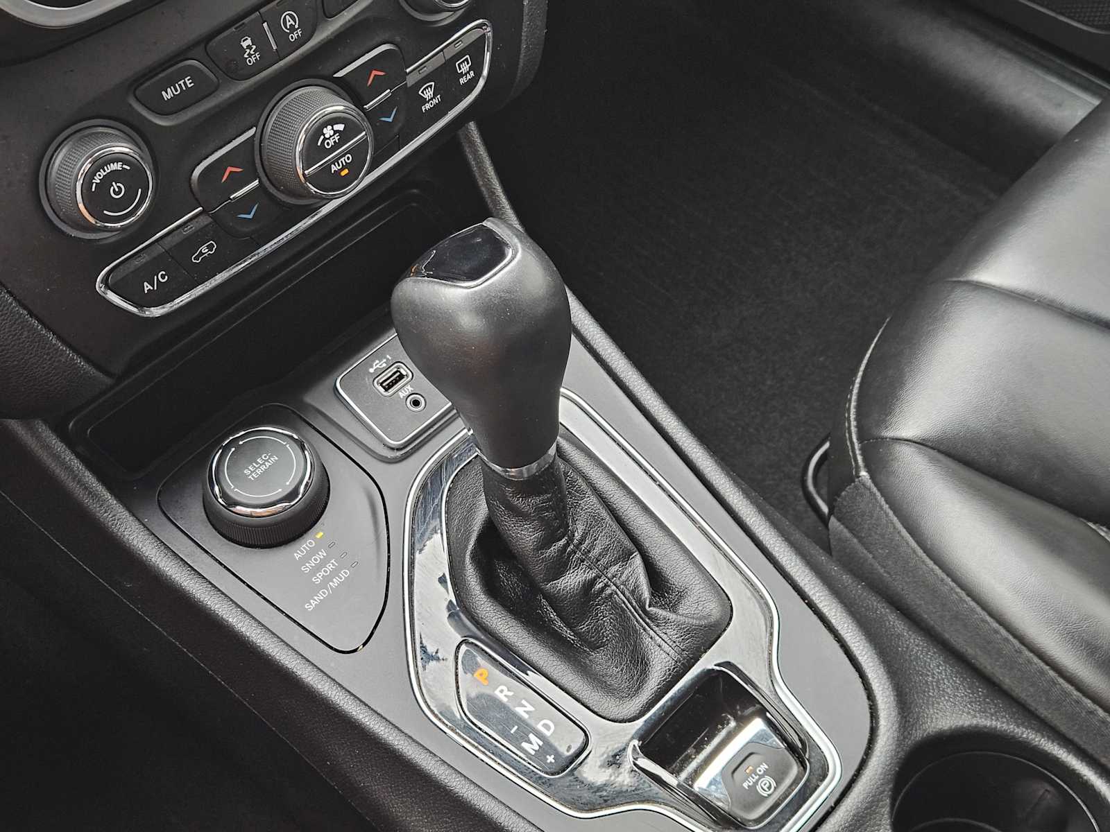 Thumbnail: 2019 Jeep Cherokee - 20