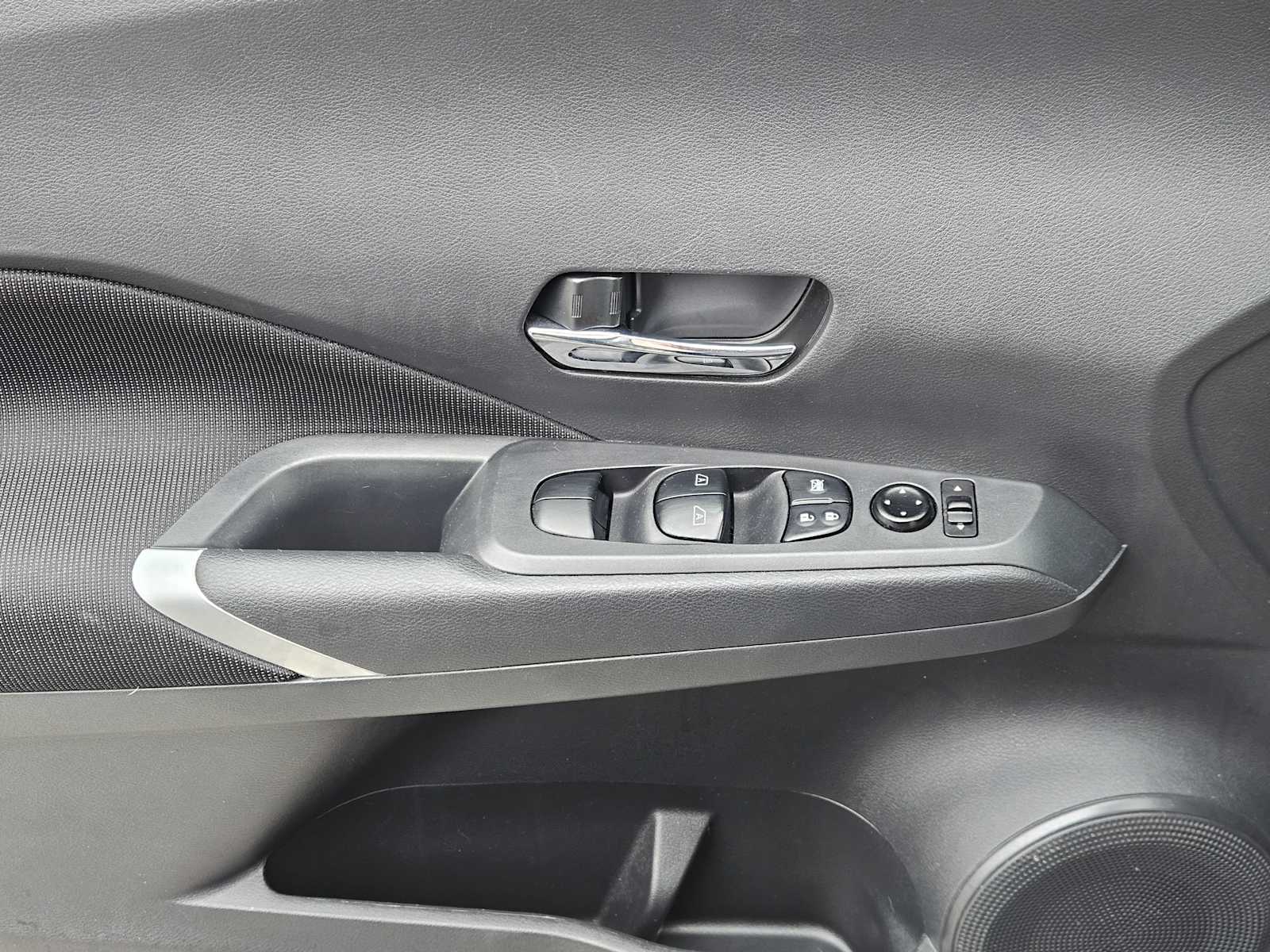 Thumbnail: 2022 Nissan Kicks - 22