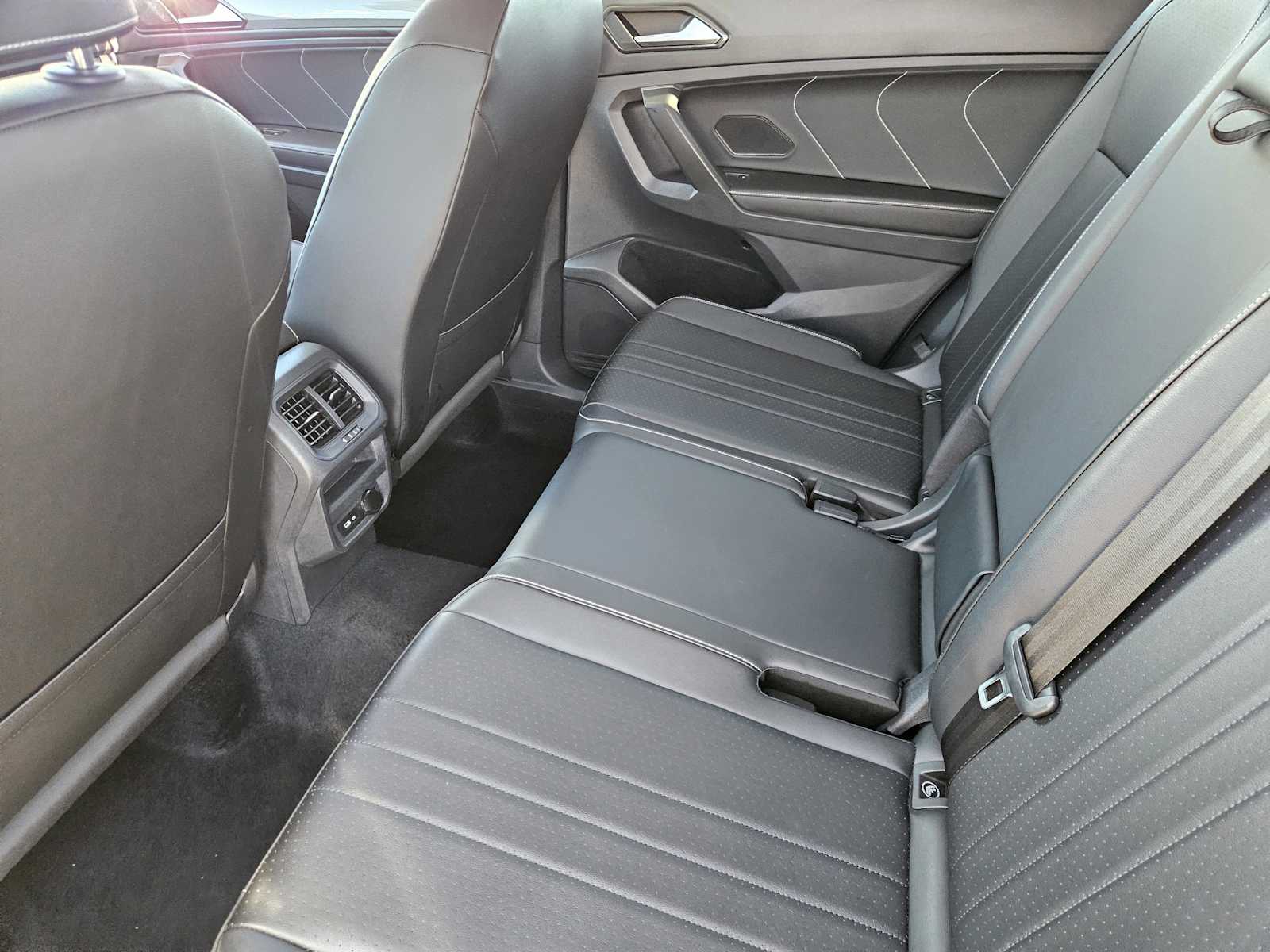 Thumbnail: 2022 Volkswagen Tiguan - 28