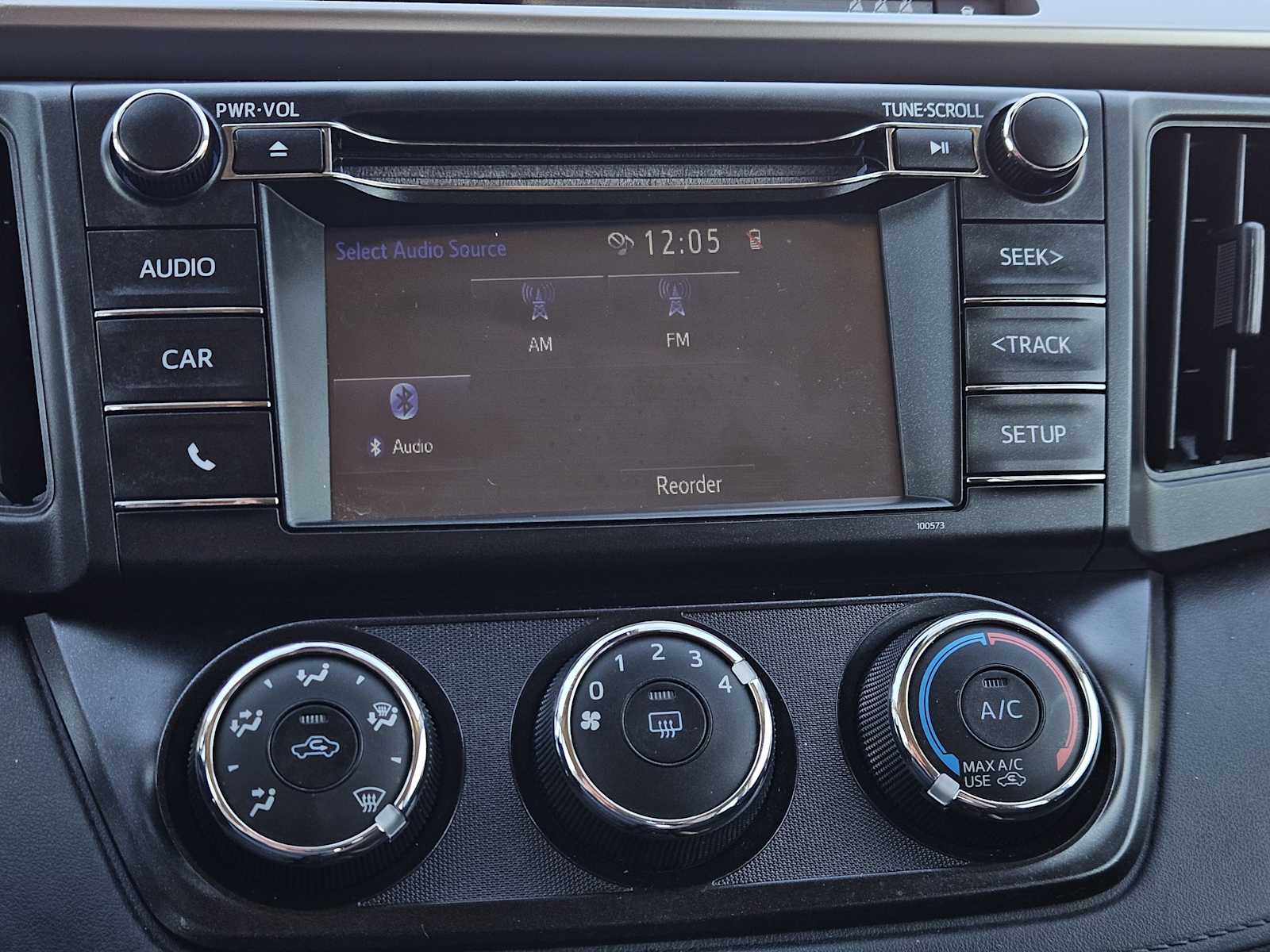 Thumbnail: 2018 Toyota RAV4 - 17