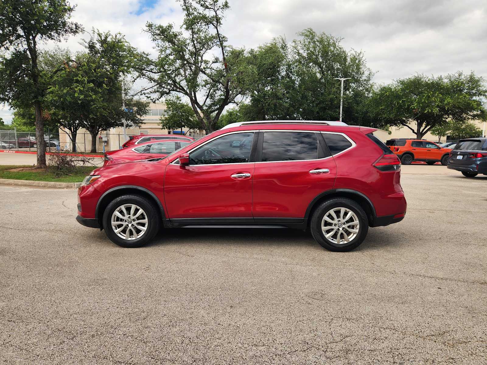 Thumbnail: 2017 Nissan Rogue - 4