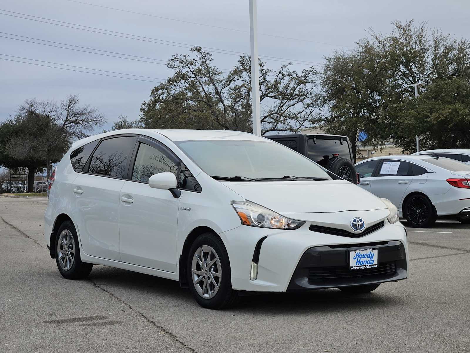 Thumbnail: 2015 Toyota Prius v - 3