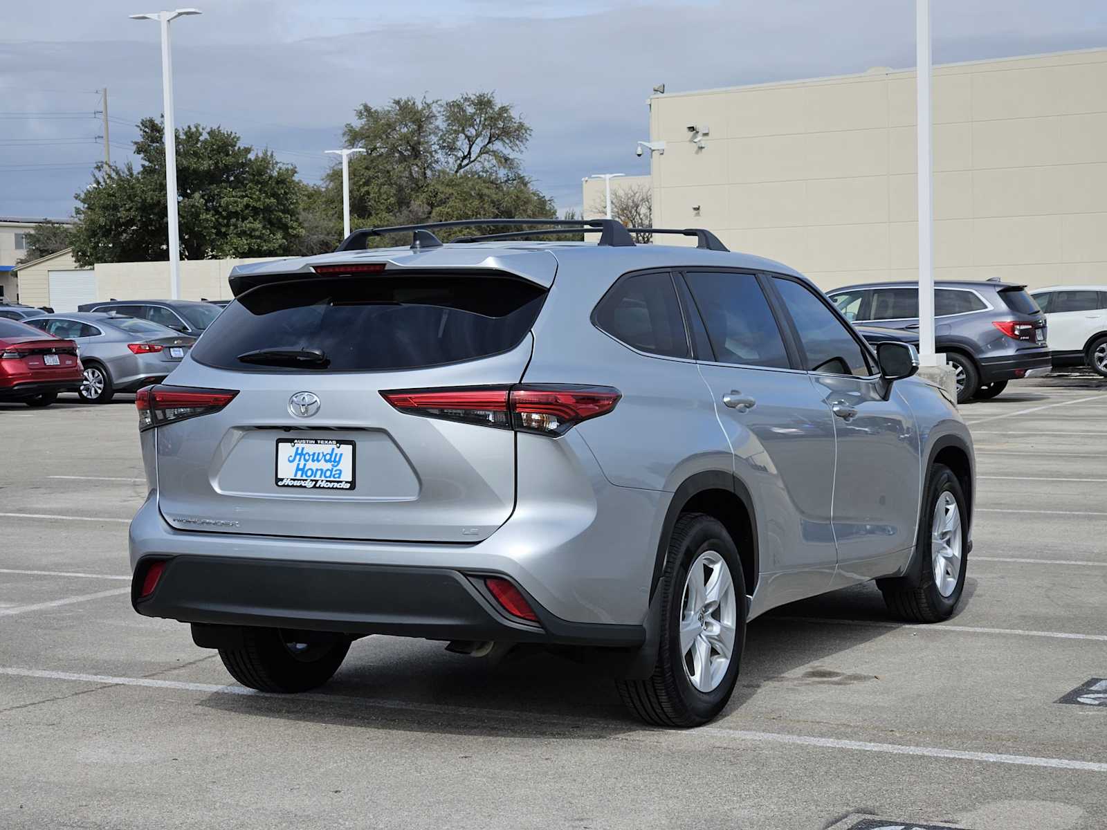 Thumbnail: 2023 Toyota Highlander - 6