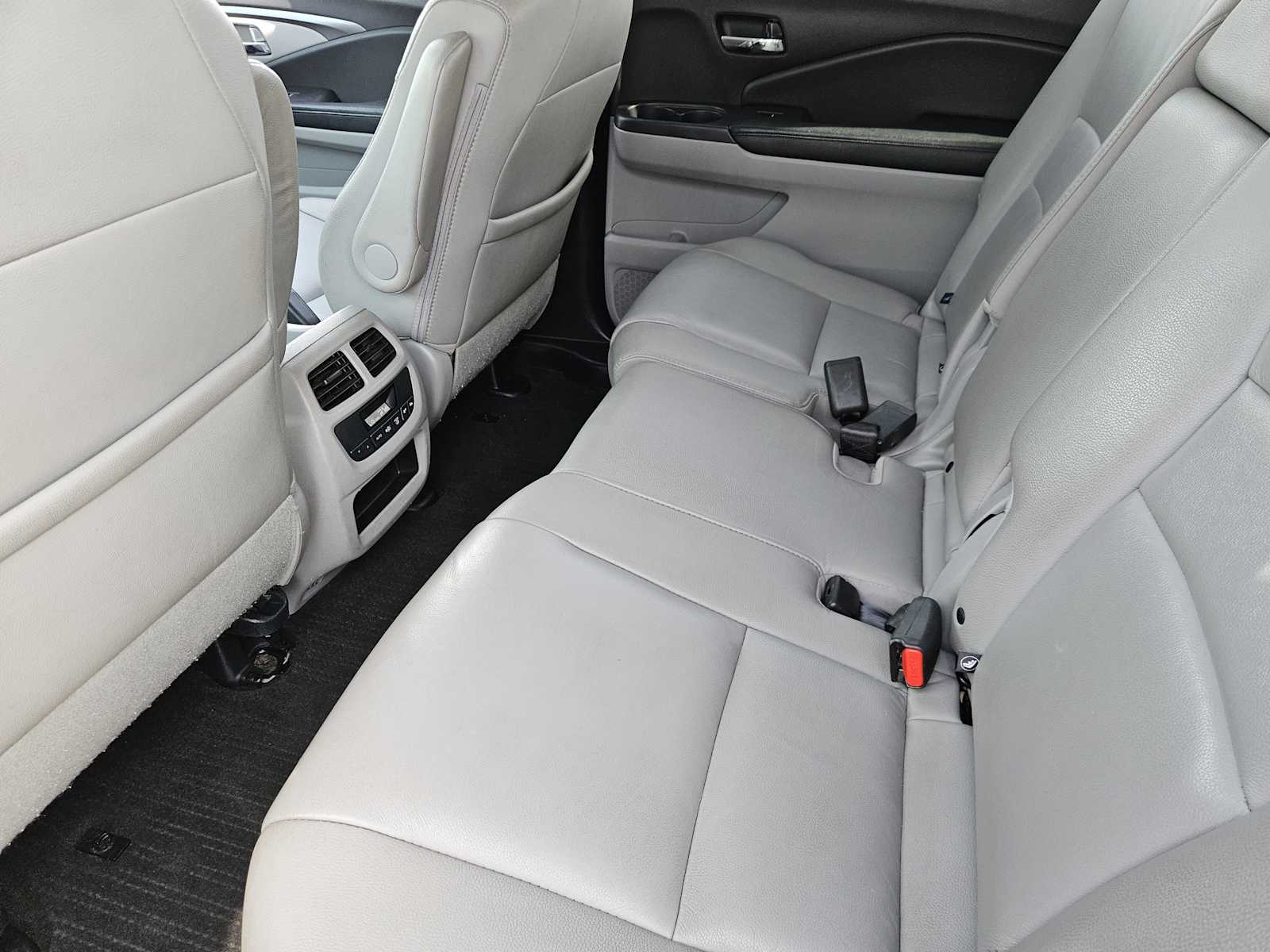 Thumbnail: 2016 Honda Pilot - 27