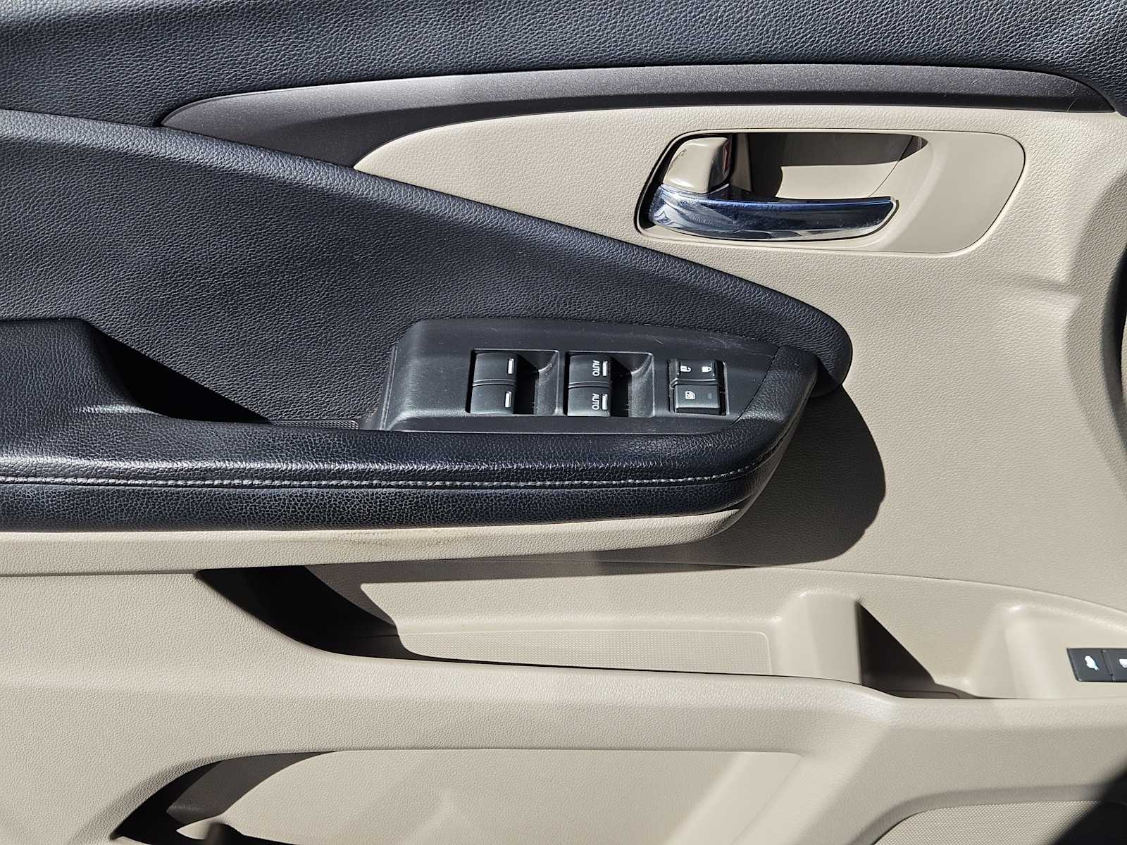 Thumbnail: 2016 Honda Pilot - 21