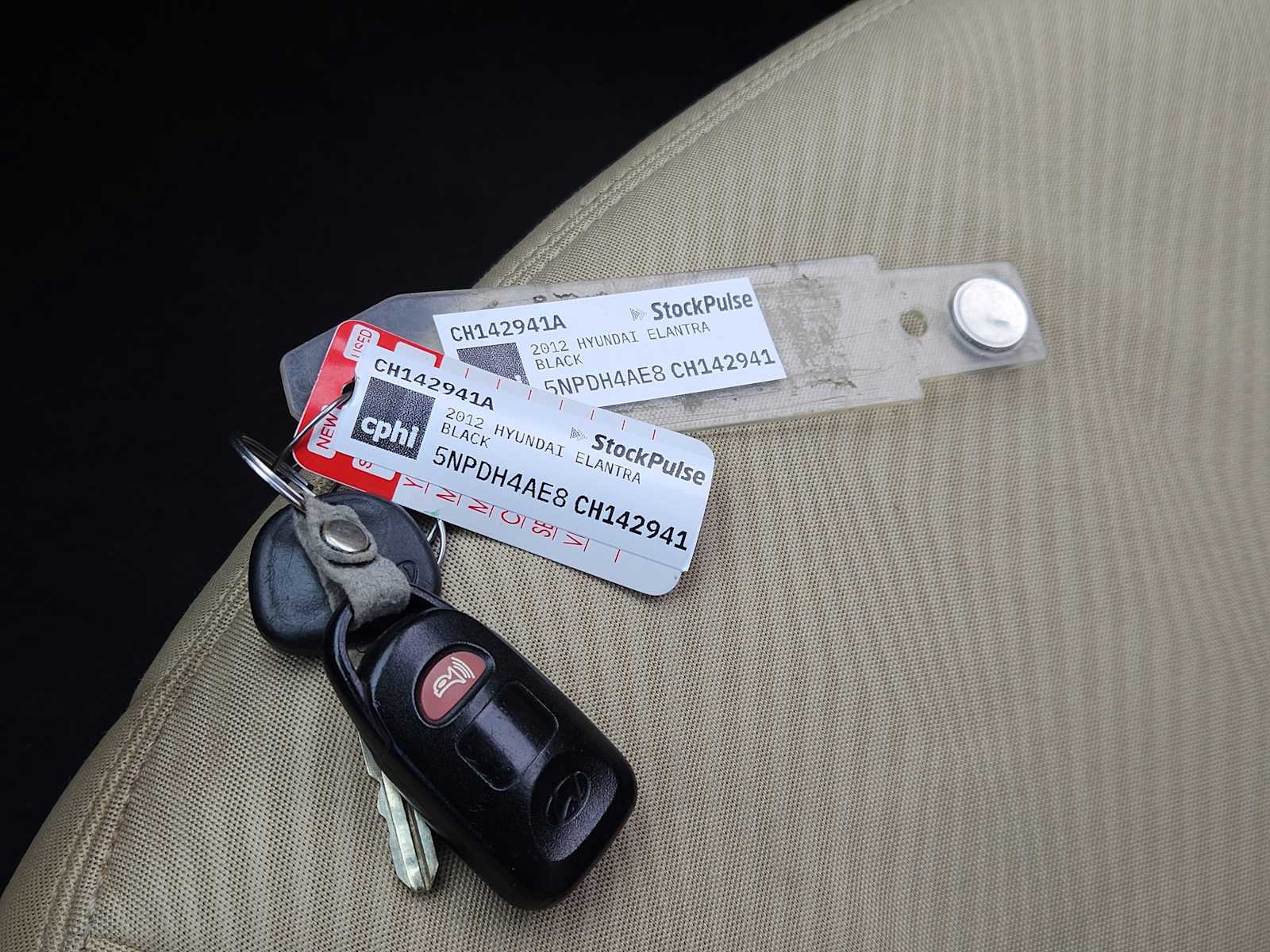 Thumbnail: 2012 Hyundai Elantra - 30