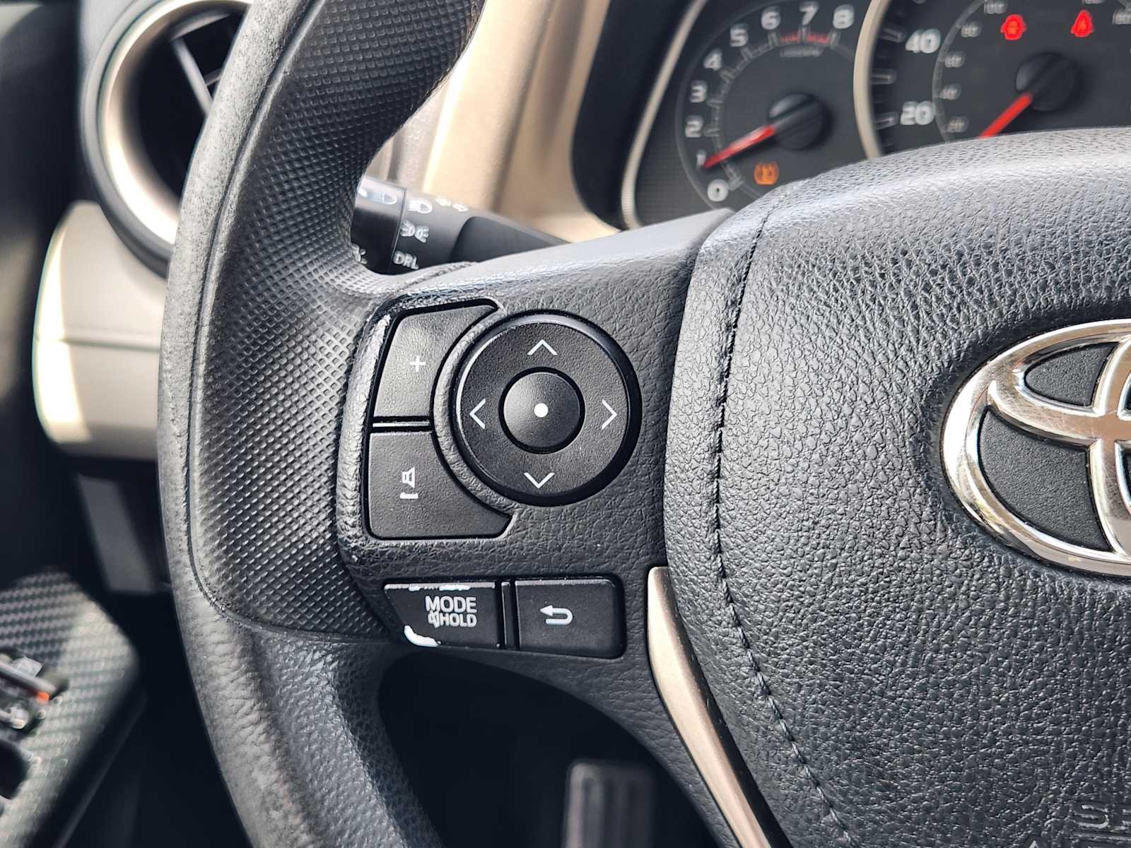 Thumbnail: 2013 Toyota RAV4 - 26