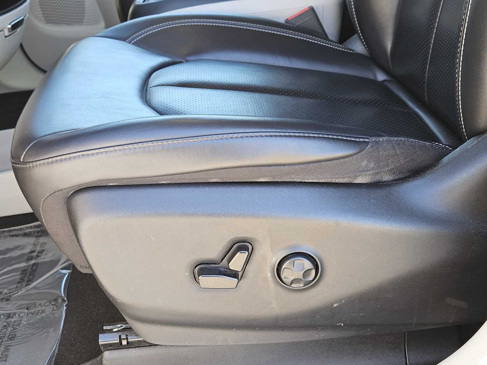 Thumbnail: 2023 Chrysler Pacifica - 22