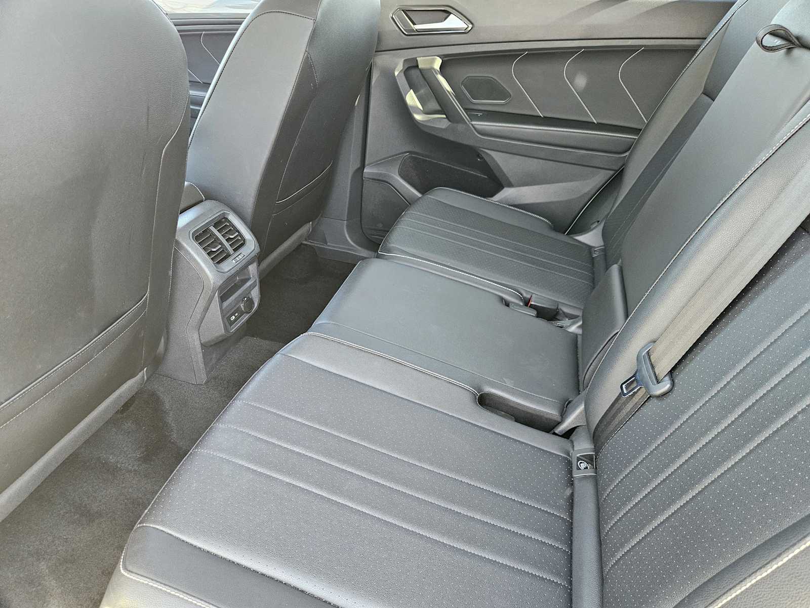 Thumbnail: 2023 Volkswagen Tiguan - 30