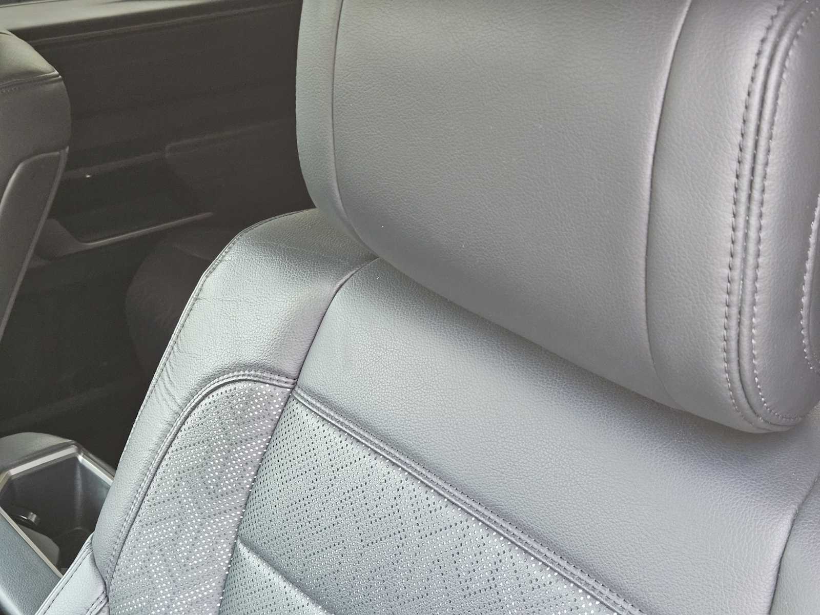 Thumbnail: 2022 Toyota Tundra - 15