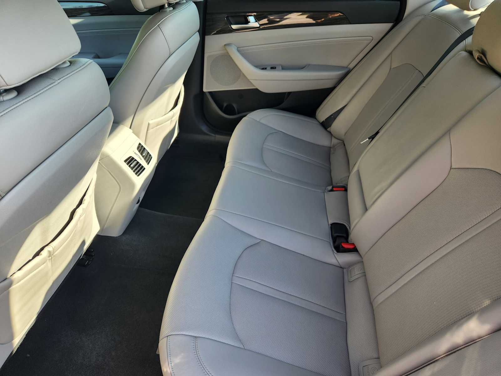 Thumbnail: 2015 Hyundai Sonata - 31