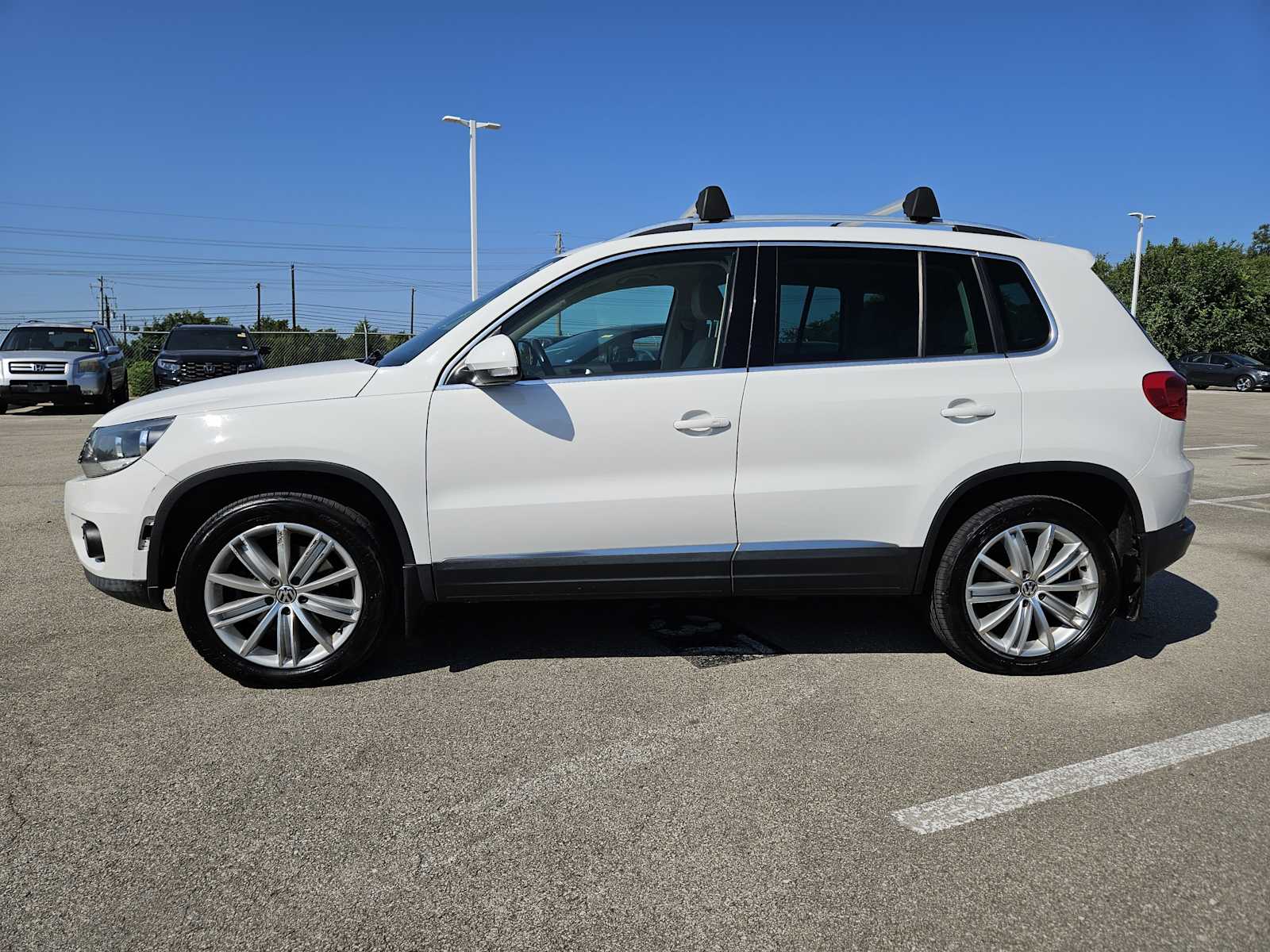 Thumbnail: 2014 Volkswagen Tiguan - 4