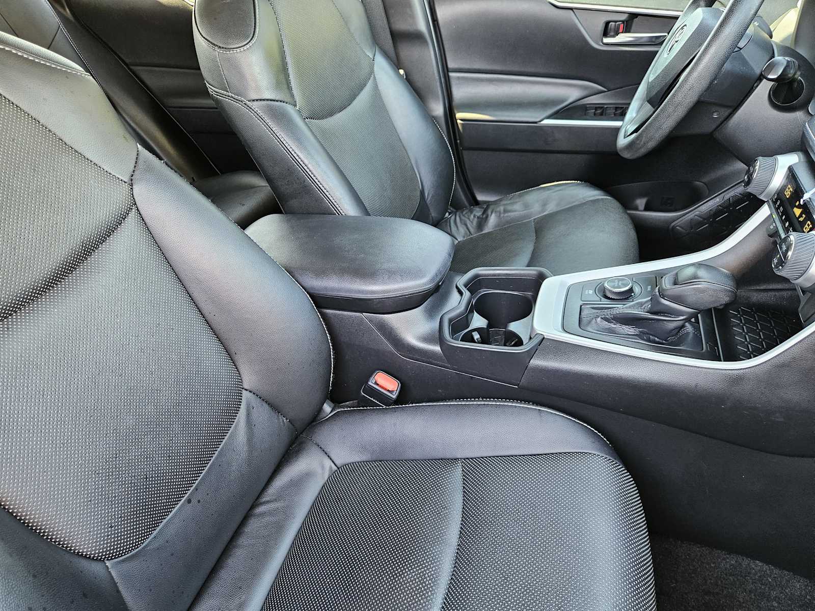 Thumbnail: 2021 Toyota RAV4 - 14