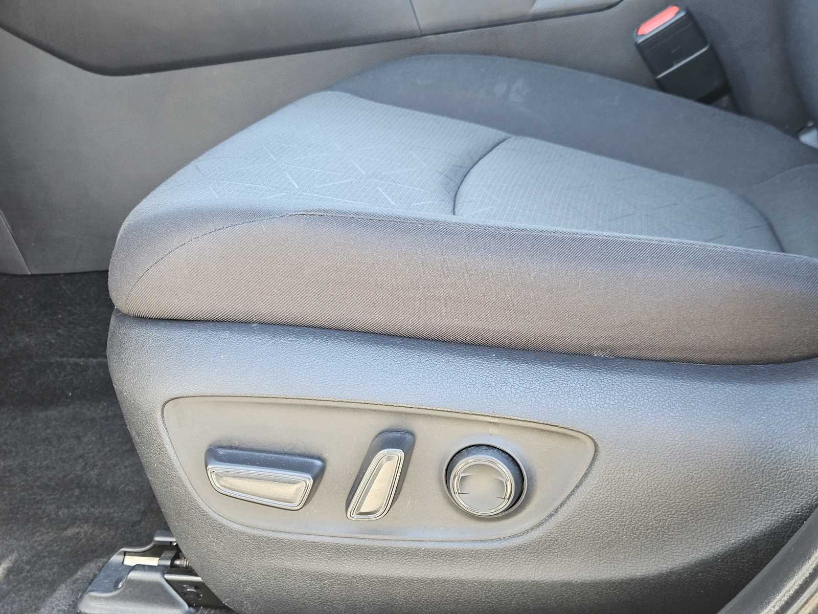 Thumbnail: 2021 Toyota RAV4 - 23