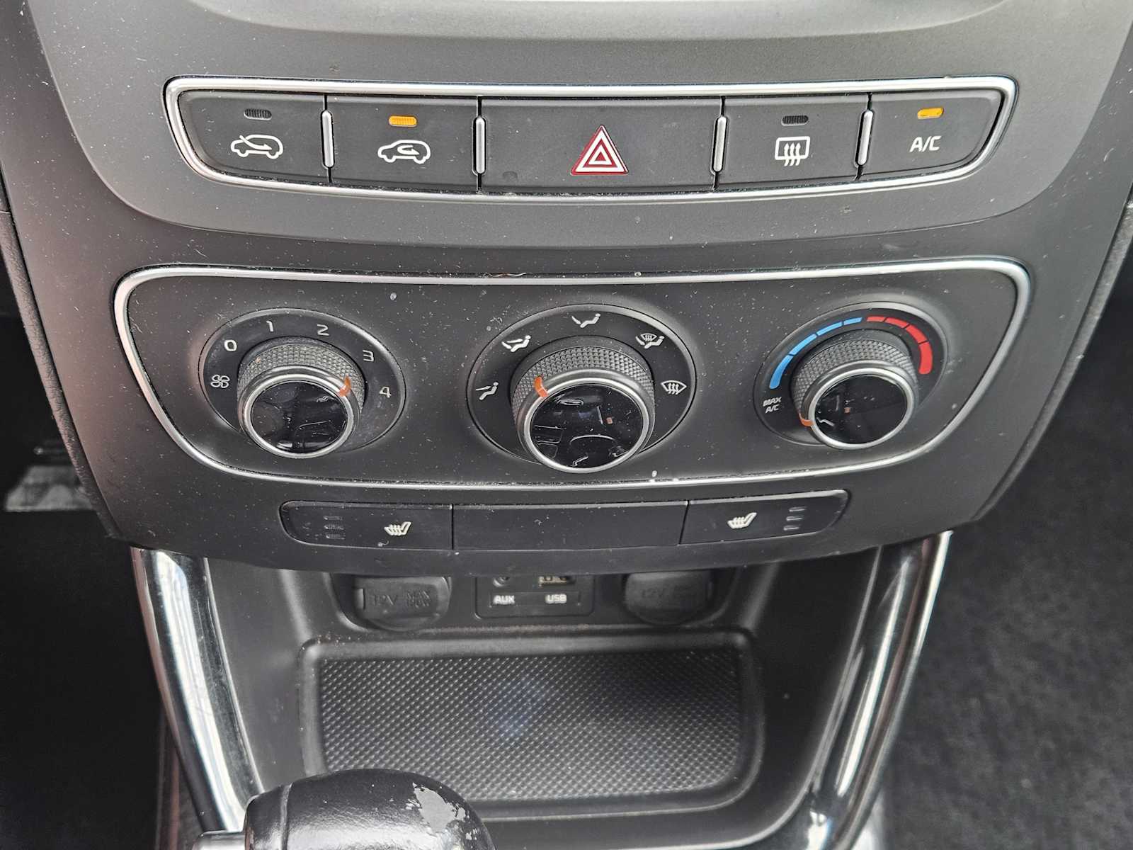 Thumbnail: 2015 Kia Sorento - 19