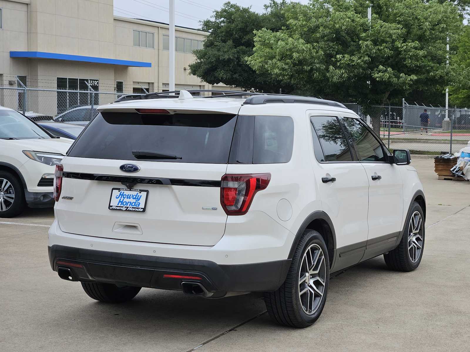 Thumbnail: 2017 Ford Explorer - 5