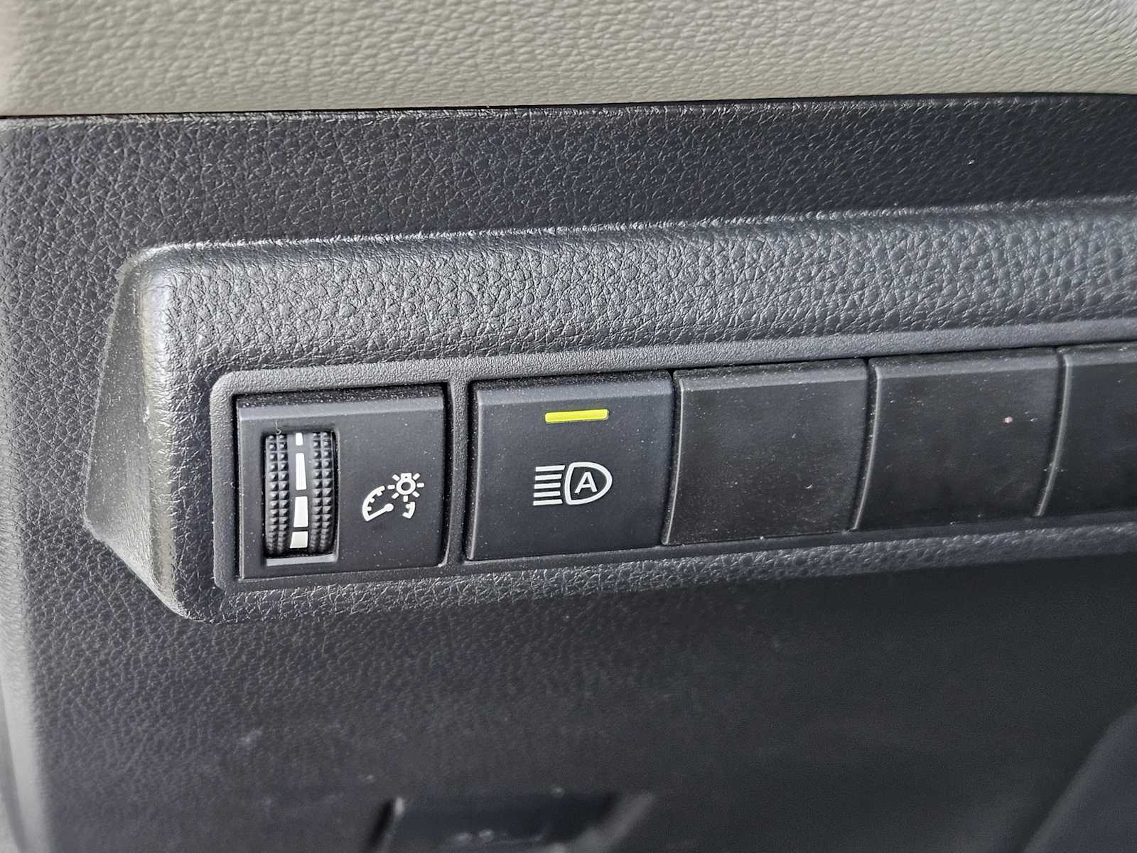 Thumbnail: 2023 Toyota Corolla - 21