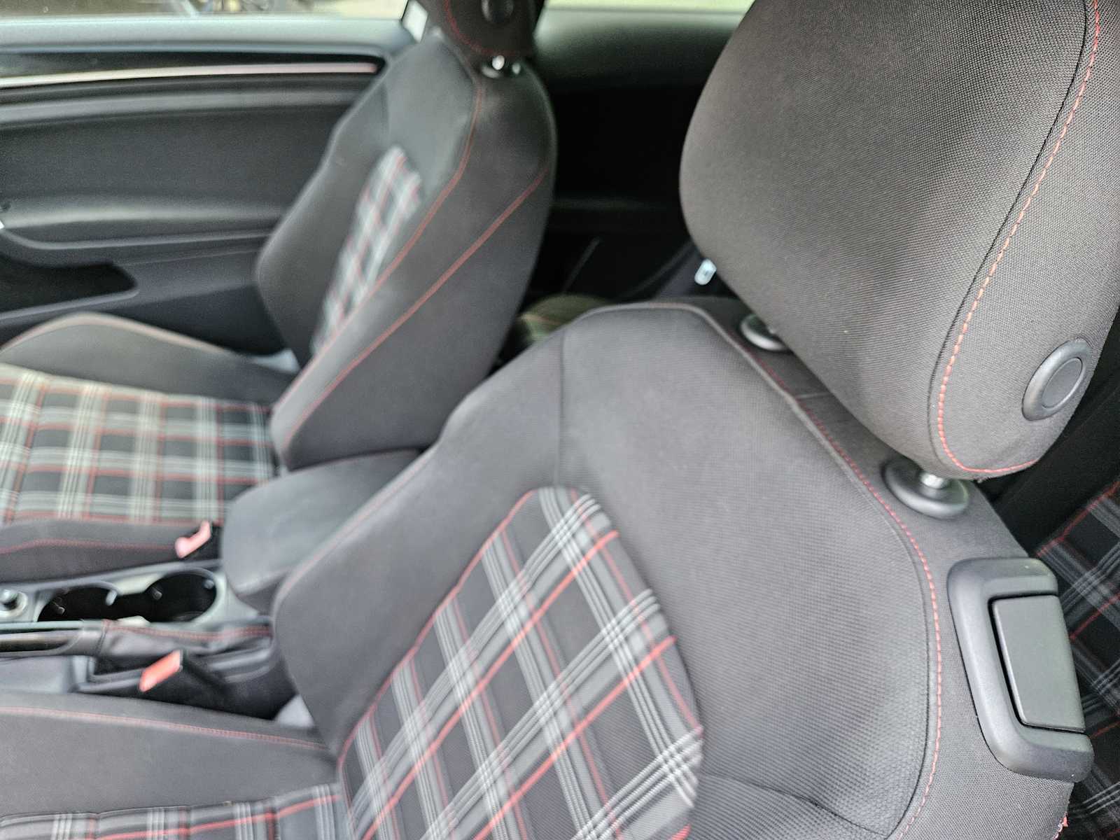 Thumbnail: 2015 Volkswagen Golf - 15