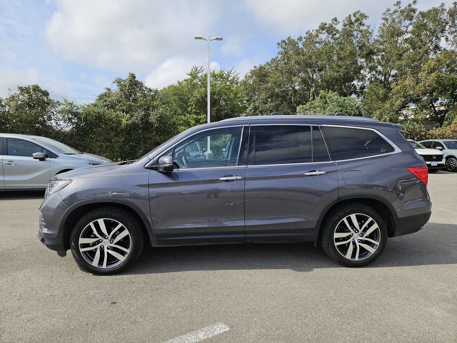 Thumbnail: 2017 Honda Pilot - 4