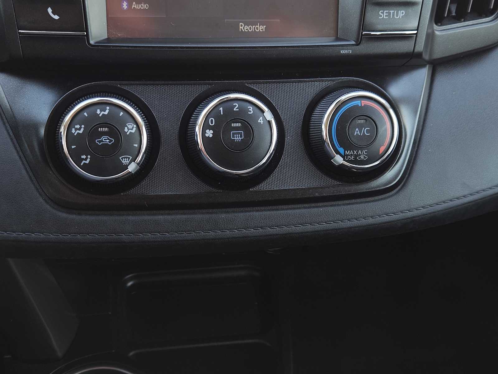 Thumbnail: 2018 Toyota RAV4 - 19