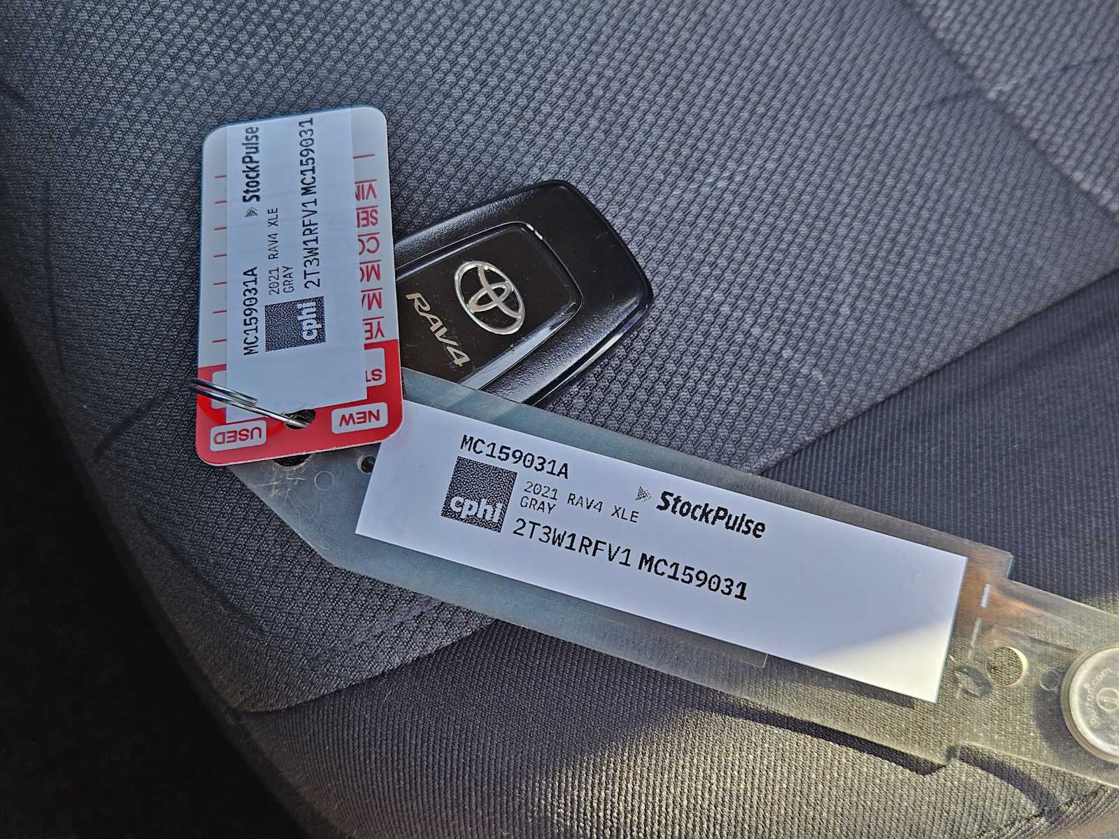 Thumbnail: 2021 Toyota RAV4 - 33