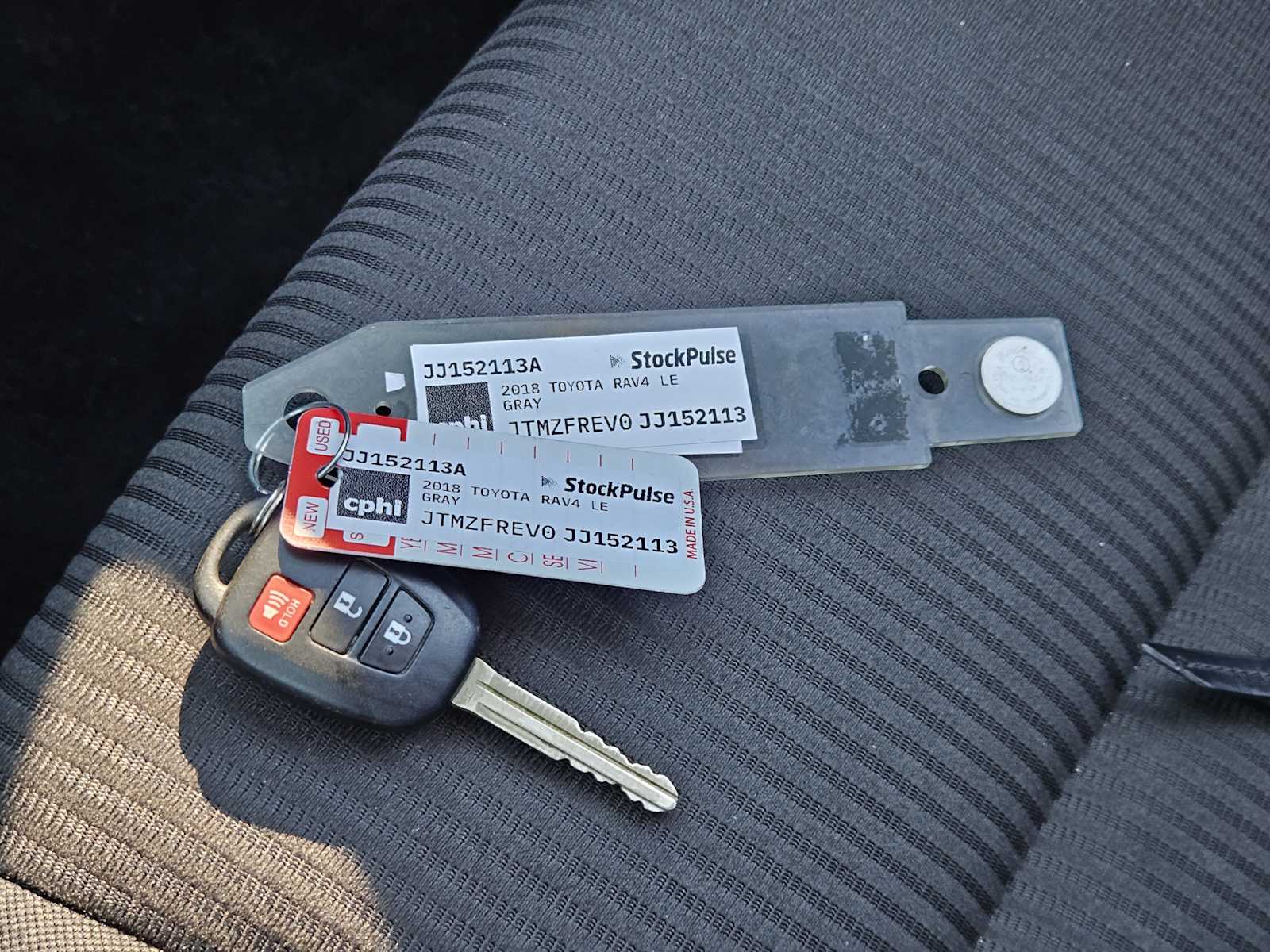 Thumbnail: 2018 Toyota RAV4 - 31