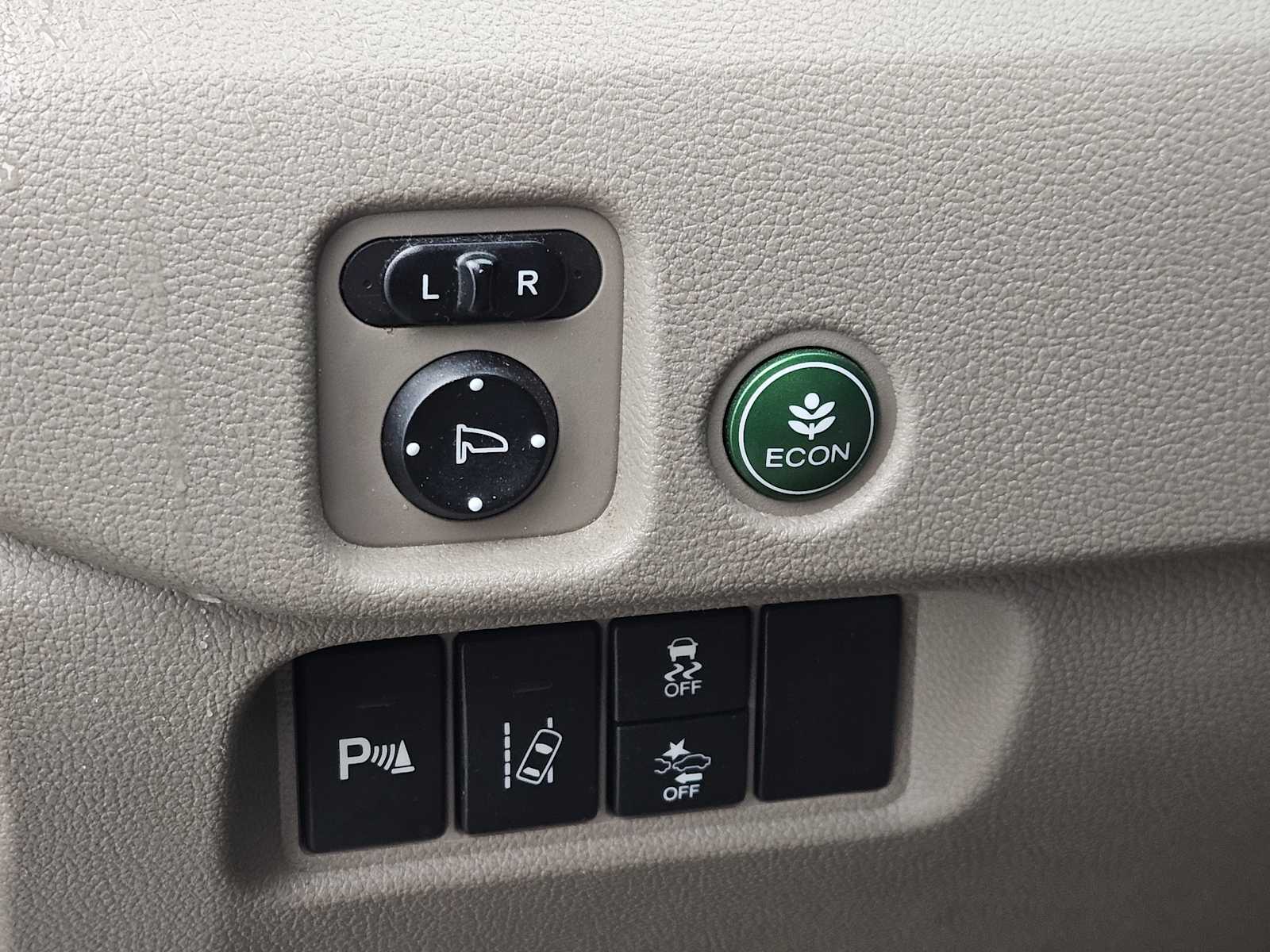 Thumbnail: 2017 Honda Pilot - 22