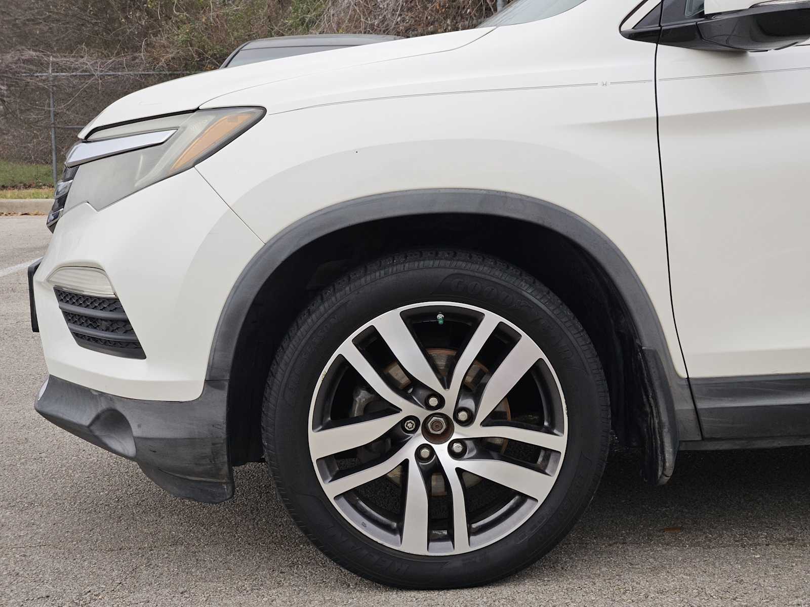 Thumbnail: 2017 Honda Pilot - 8