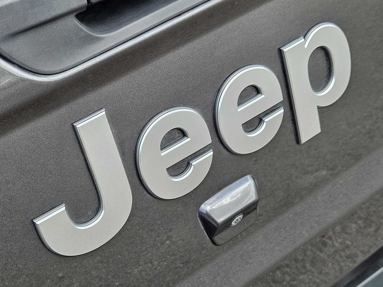 Thumbnail: 2021 Jeep Gladiator - 12