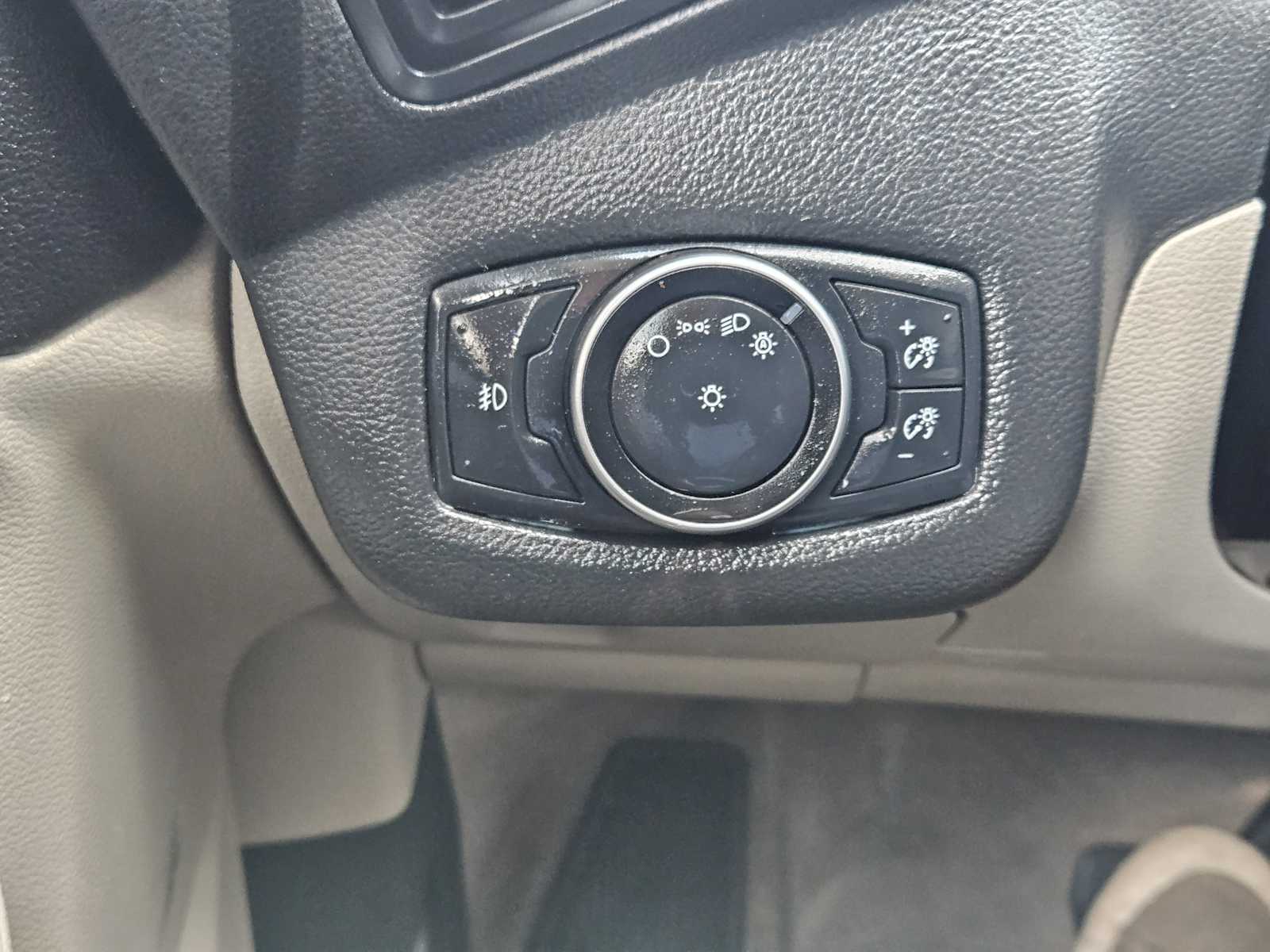 Thumbnail: 2015 Ford Escape - 21