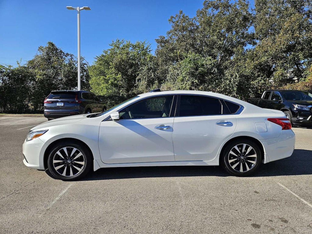 Used 2016 Nissan Altima 2.5 SV Sedan