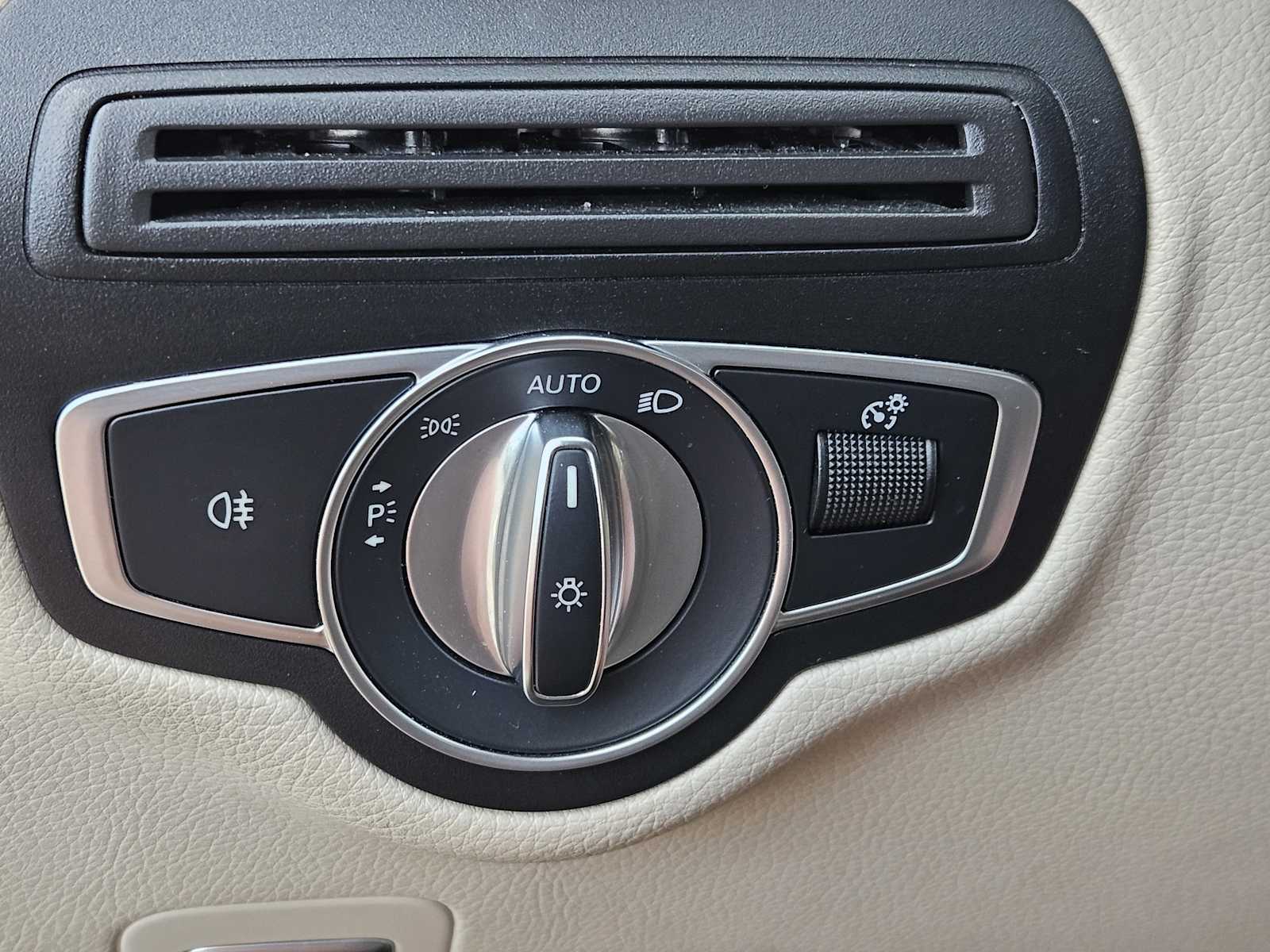 Thumbnail: 2017 Mercedes-Benz GLC - 19