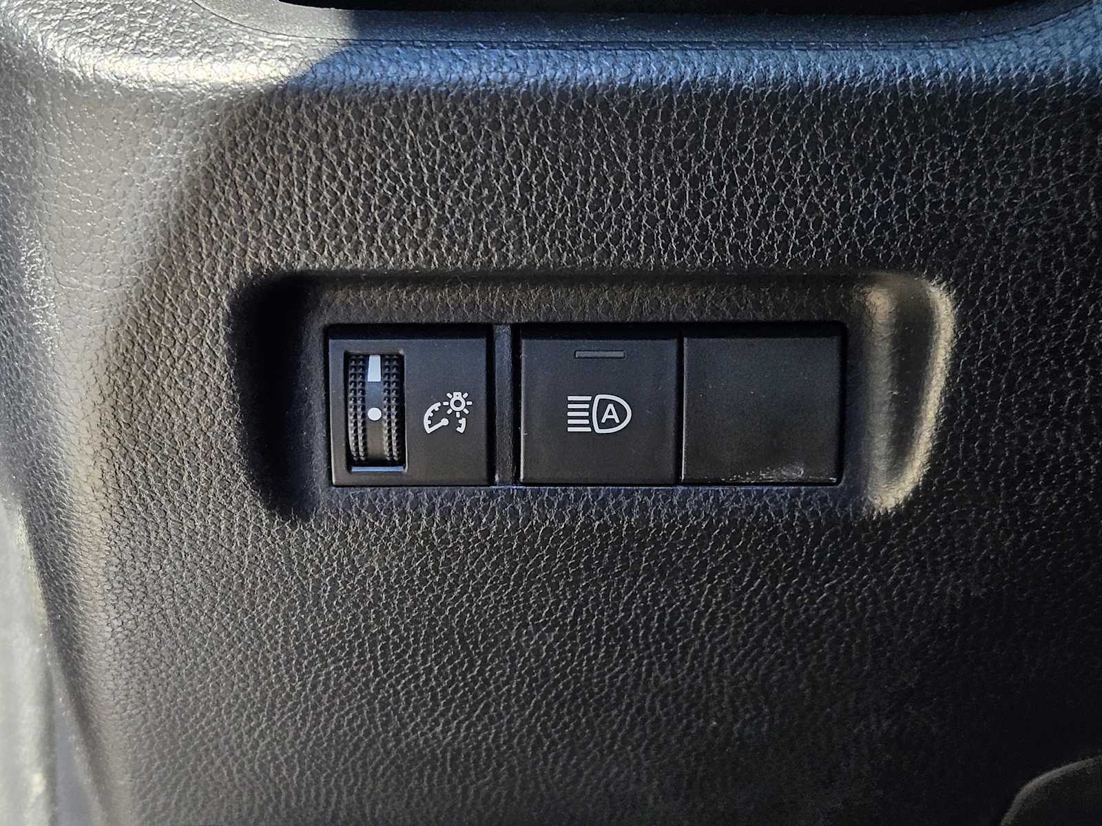 Thumbnail: 2020 Toyota RAV4 - 20