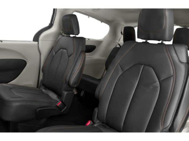 Thumbnail: 2018 Chrysler Pacifica - 11