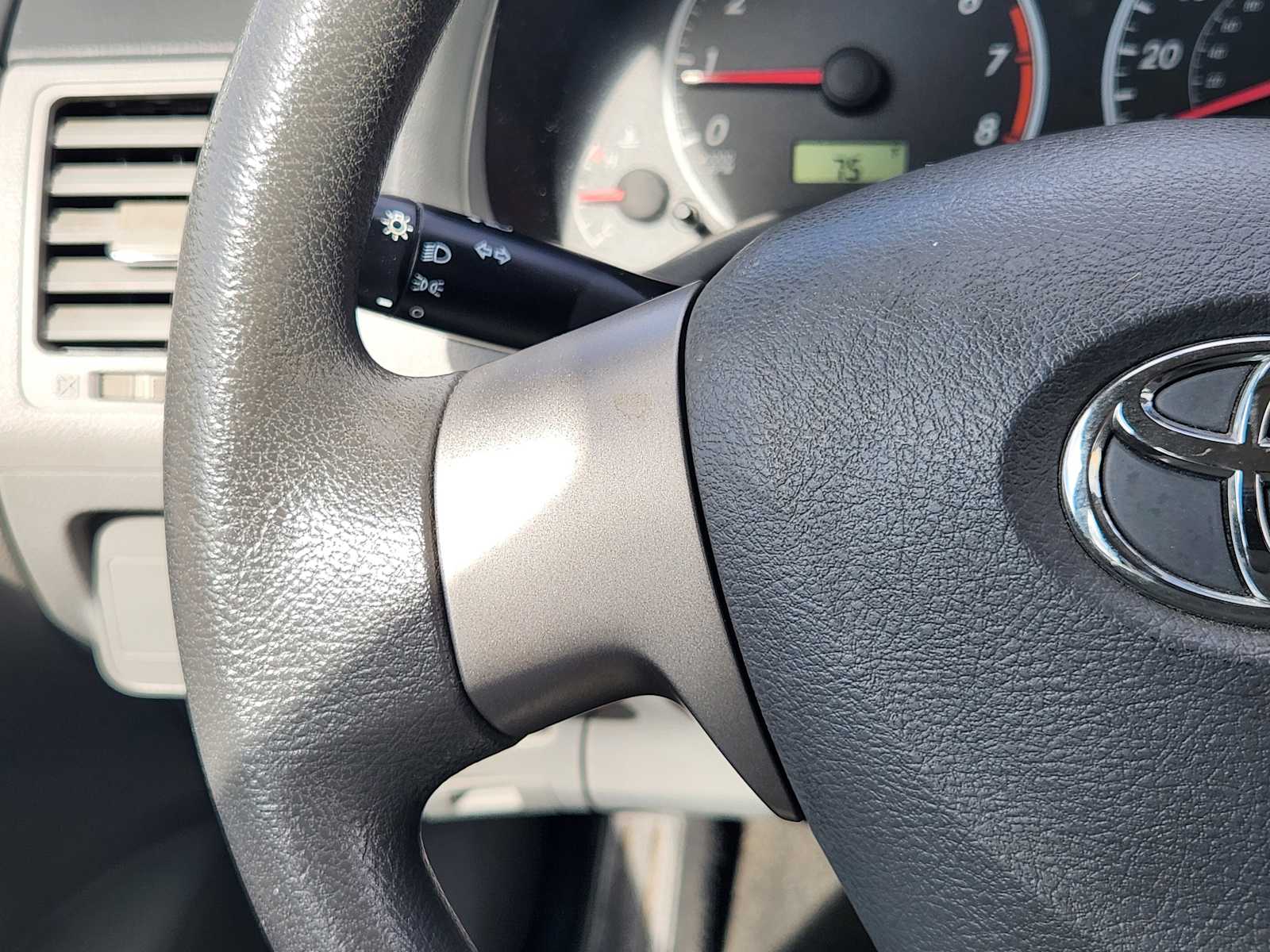 Thumbnail: 2010 Toyota Corolla - 27