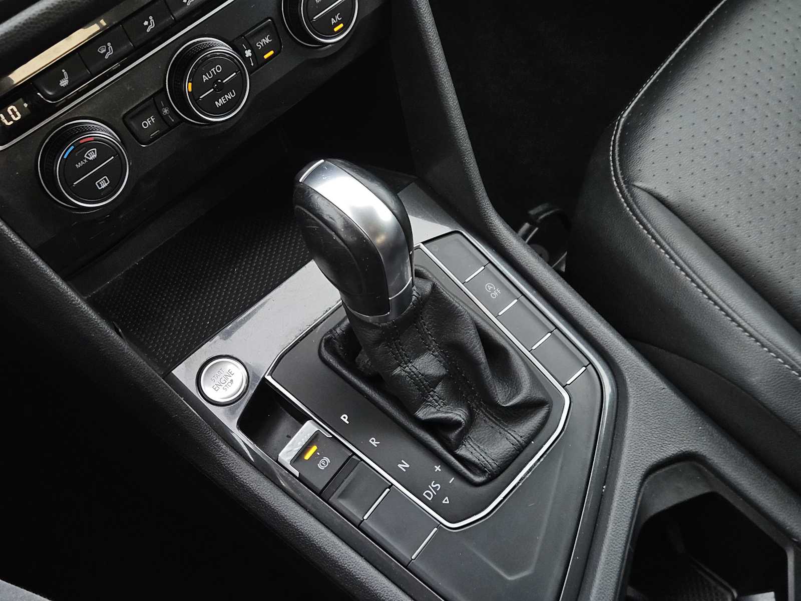 Thumbnail: 2018 Volkswagen Tiguan - 20