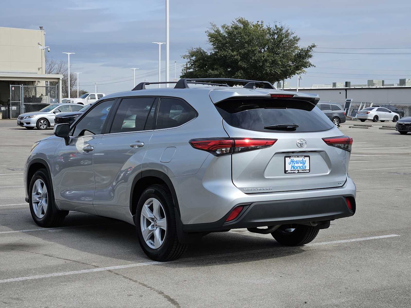 Thumbnail: 2023 Toyota Highlander - 5