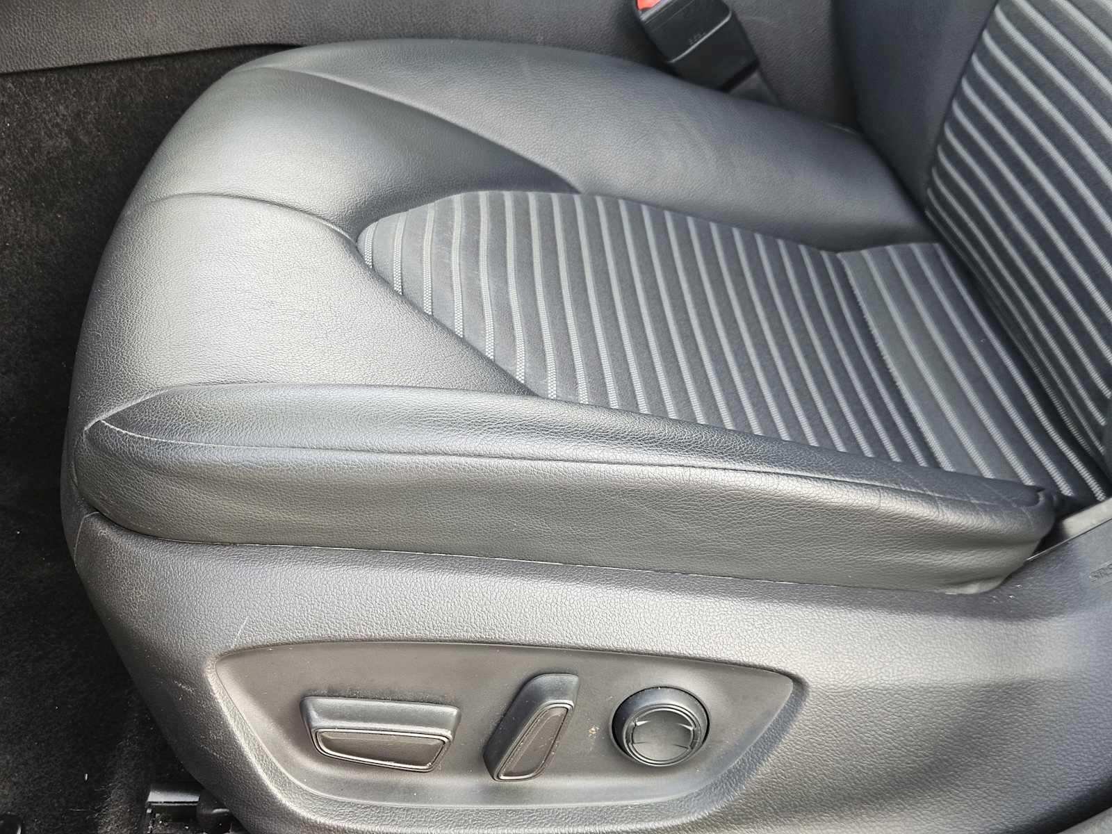 Thumbnail: 2020 Toyota Camry - 23