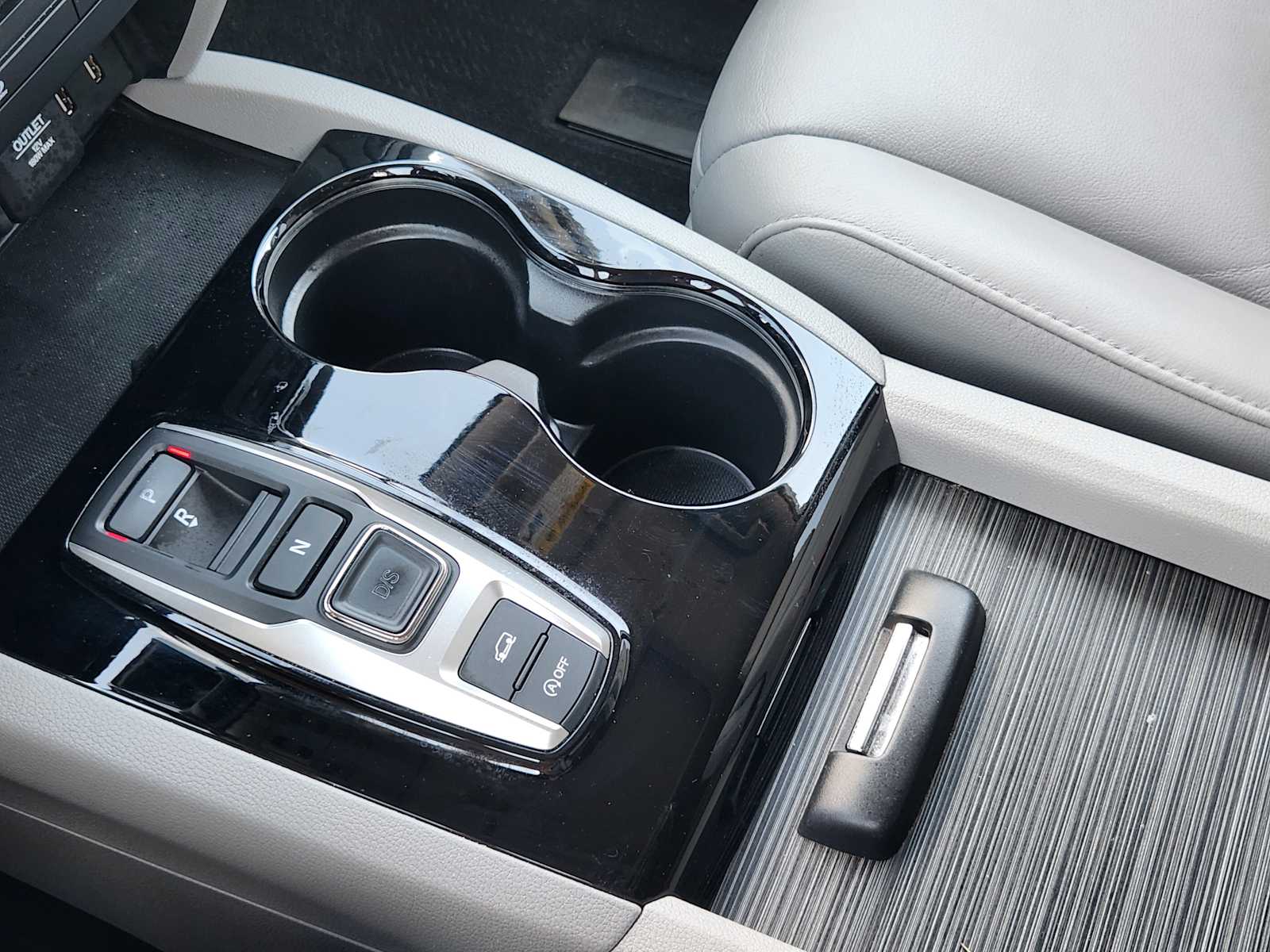 Thumbnail: 2017 Honda Pilot - 20