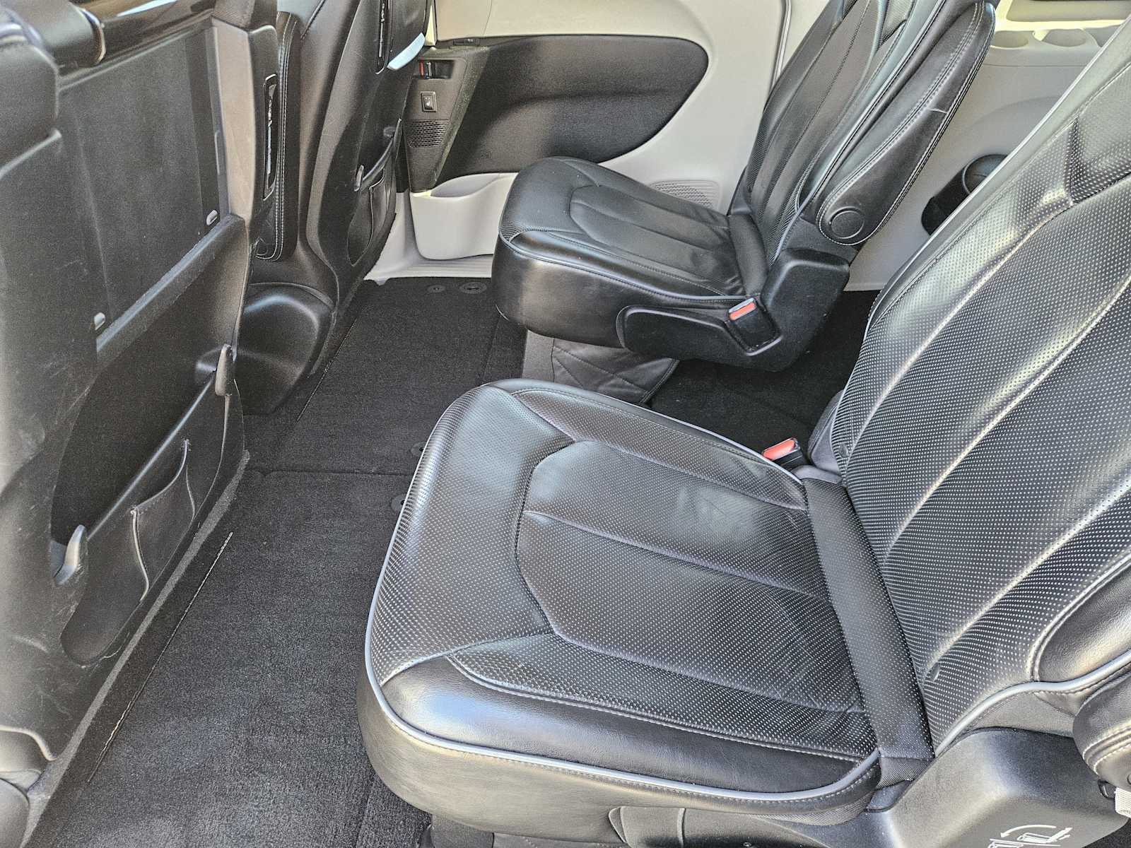 Thumbnail: 2018 Chrysler Pacifica - 29