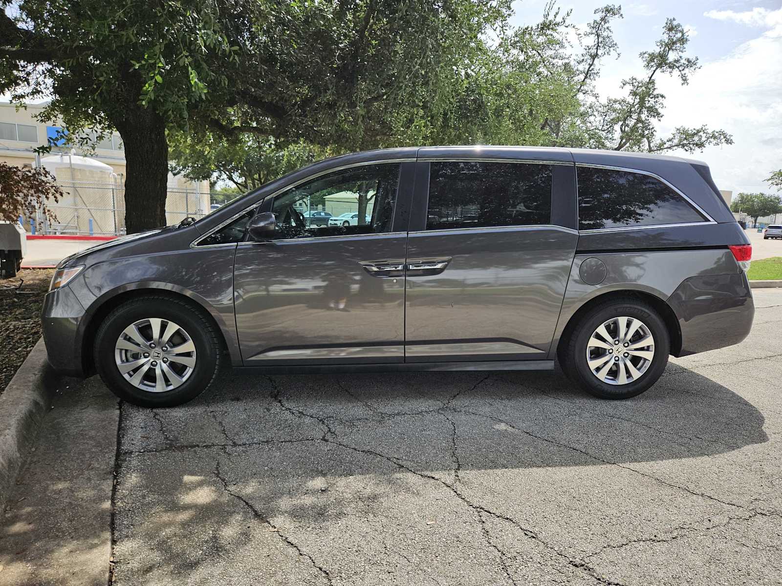 2016 Honda Odyssey EX-L - Photo 4