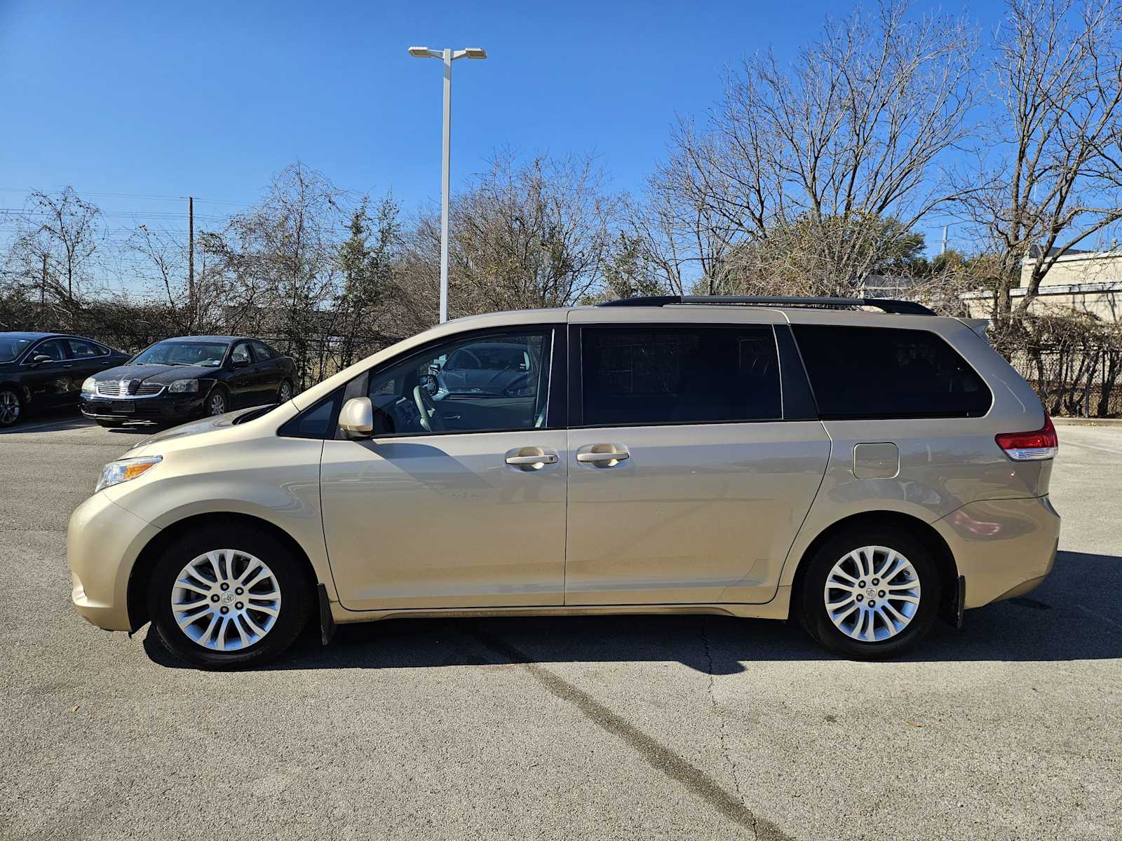 Thumbnail: 2011 Toyota Sienna - 4