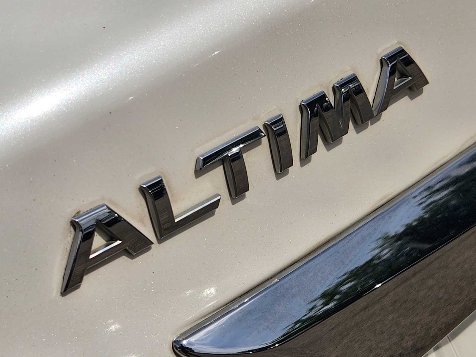 Thumbnail: 2015 Nissan Altima - 12