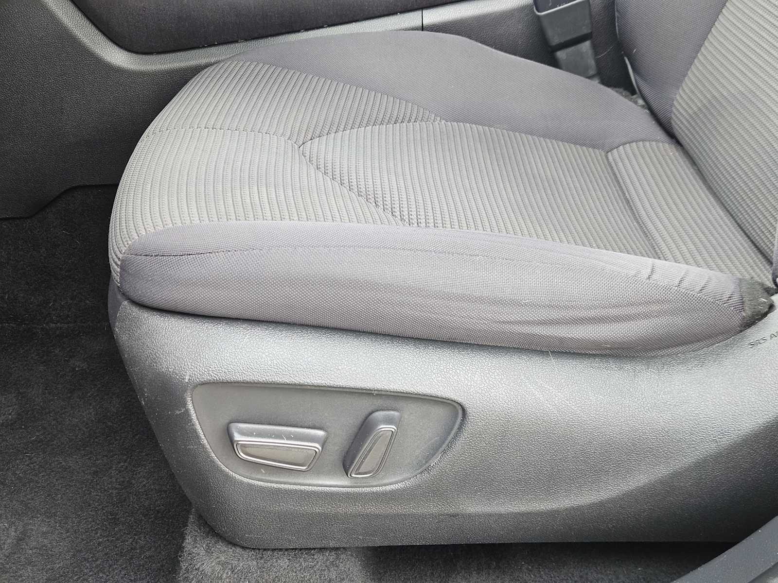 Thumbnail: 2022 Toyota Highlander - 23